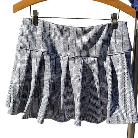 Classic Gray Plaid Pleated Skirt. New Without Tags. - Picture 7 of 7